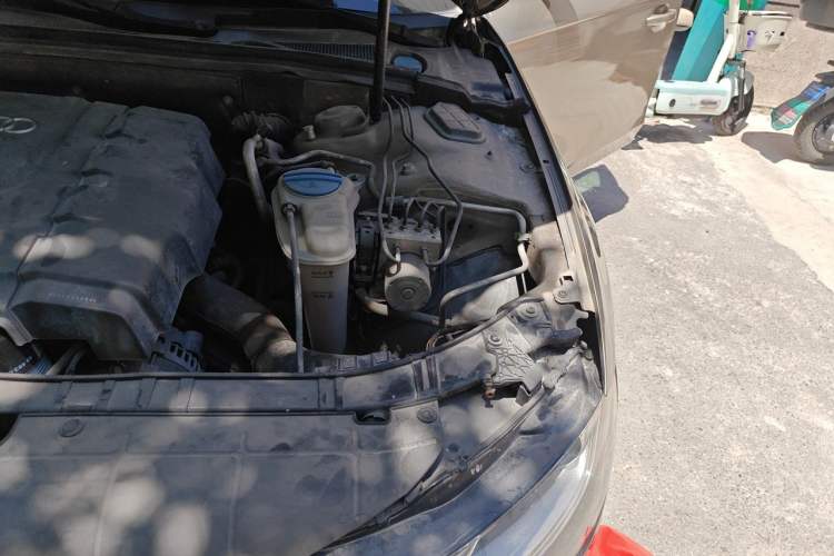 Used Audi A4L 2013 35 TFSI Automatic Standard Model Engine Bay Left