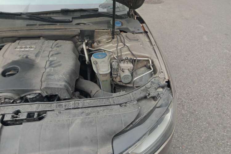 Used Audi A4L 2013 35 TFSI Automatic Comfort Model Engine Bay Left
