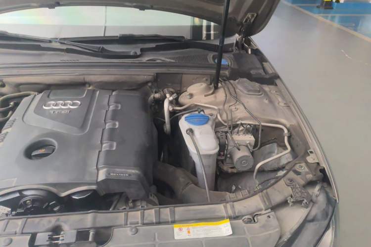 Used Audi A4L 2013 35 TFSI Automatic Comfort Model Engine Bay Left