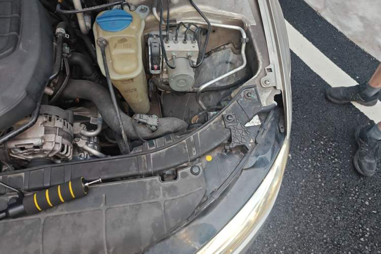 Used Audi A4L 2013 35 TFSI Automatic Standard Model Engine Bay Left
