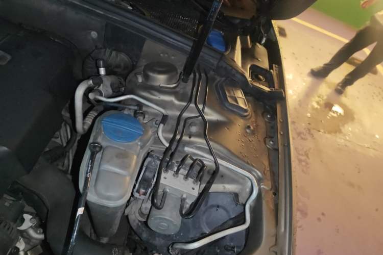 Used Audi A4L 2013 35 TFSI Automatic Standard Model Engine Bay Left