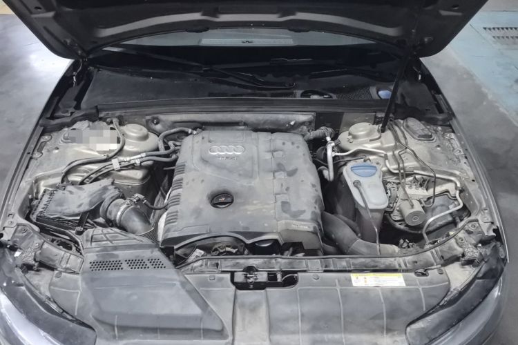 Used Audi A4L 2013 35 TFSI Automatic Standard Model Engine Bay