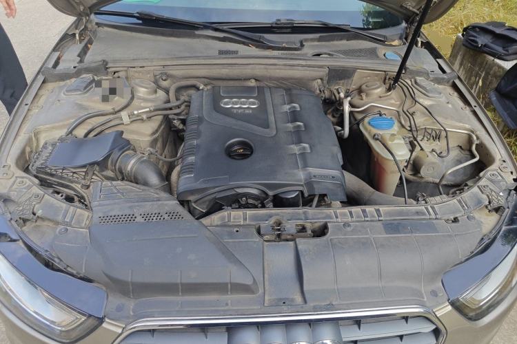 Used Audi A4L 2013 35 TFSI Automatic Standard Model Engine Bay