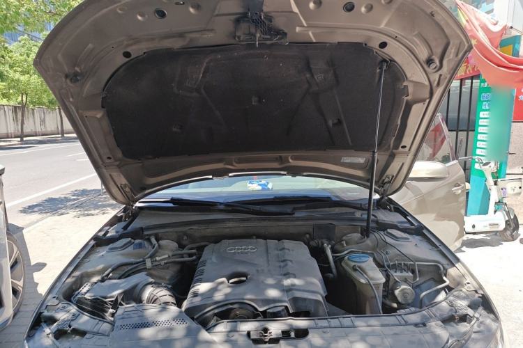 Used Audi A4L 2013 35 TFSI Automatic Standard Model Engine Bay