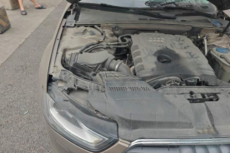 Used Audi A4L 2013 35 TFSI Automatic Comfort Model Engine Bay Right