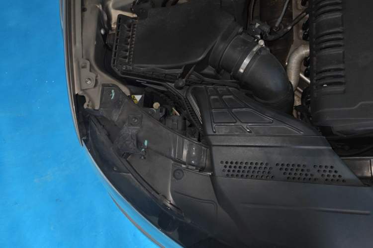 Used Audi A4L 2013 35 TFSI Automatic Comfort Model Engine Bay Right