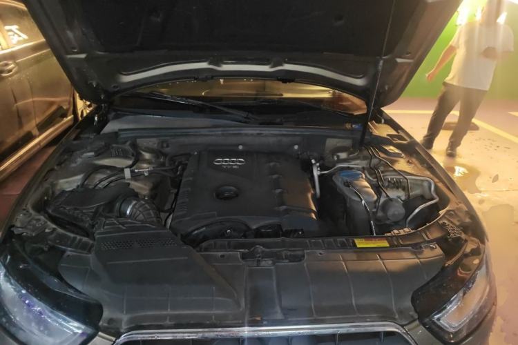 Used Audi A4L 2013 35 TFSI Automatic Standard Model Engine Bay