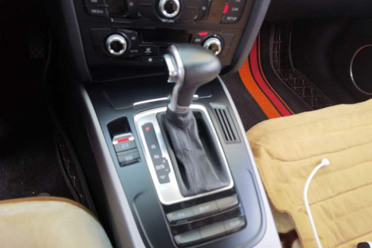Used Audi A4L 2013 35 TFSI Automatic Standard Model Gear Lever