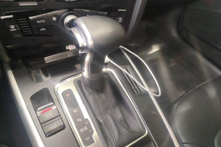 Used Audi A4L 2013 35 TFSI Automatic Standard Model Gear Lever