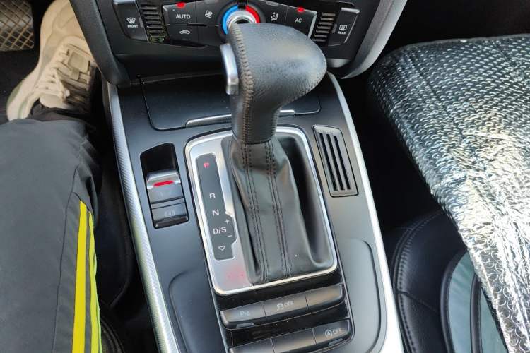 Used Audi A4L 2013 35 TFSI Automatic Standard Model Gear Lever