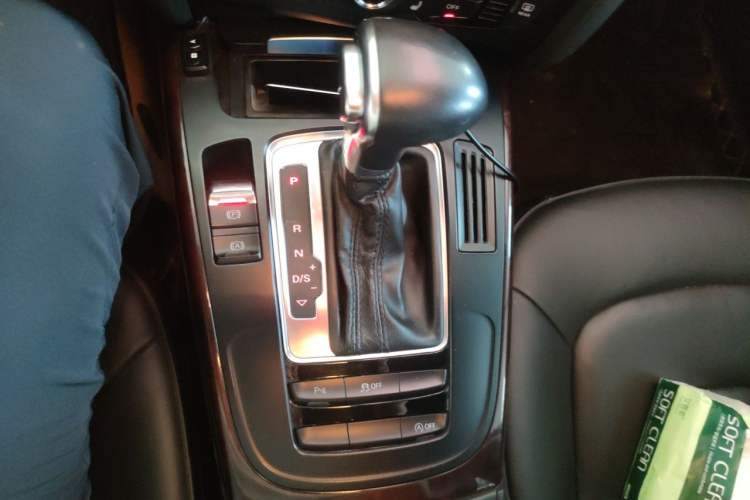 Used Audi A4L 2013 35 TFSI Automatic Comfort Model Gear Lever