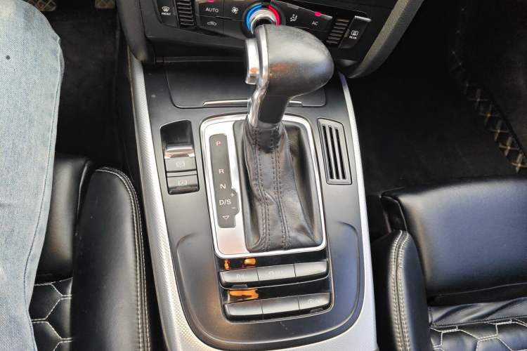 Used Audi A4L 2013 40 TFSI quattro Individual Sport Edition Gear Lever