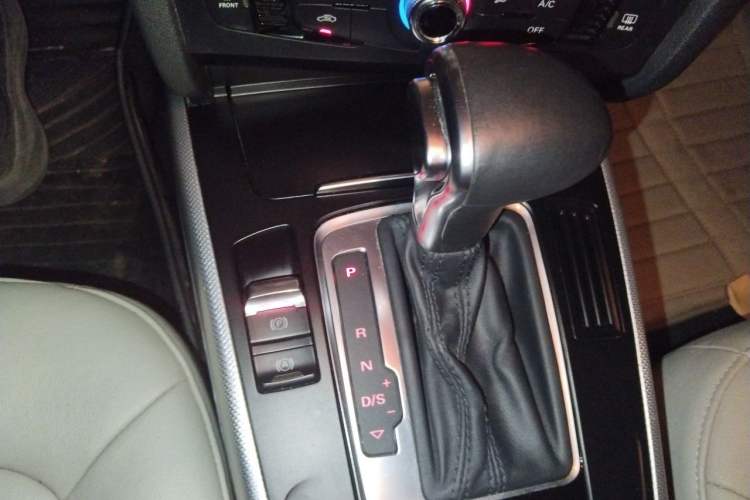 Used Audi A4L 2013 30 TFSI Automatic Comfort Model Gear Lever