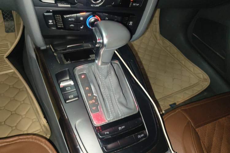 Used Audi A4L 2013 35 TFSI Automatic Comfort Model Gear Lever