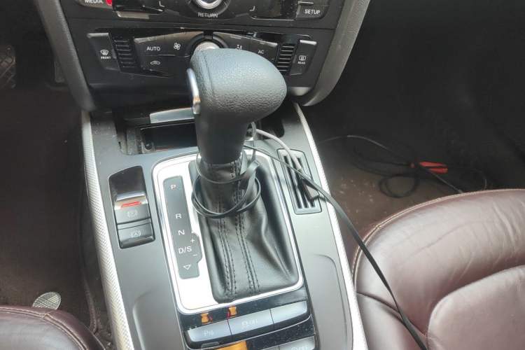 Used Audi A4L 2013 35 TFSI Automatic Standard Model Gear Lever