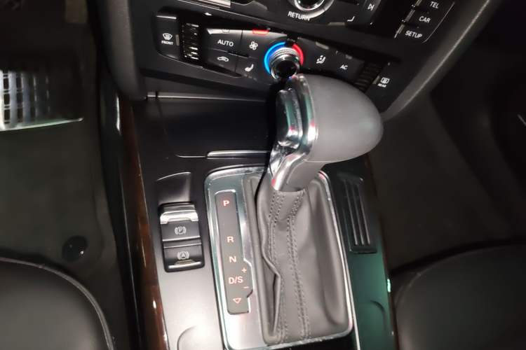Used Audi A4L 2013 35 TFSI Automatic Comfort Model Gear Lever