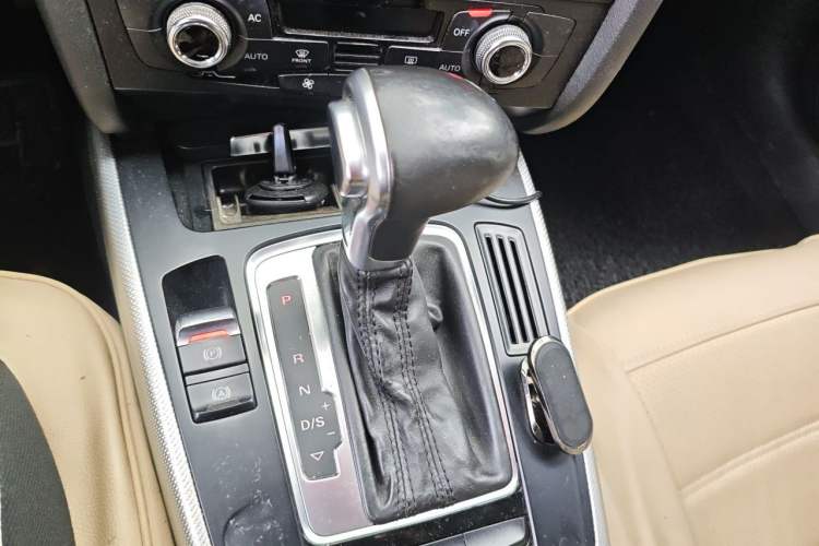Used Audi A4L 2013 35 TFSI Automatic Standard Model Gear Lever