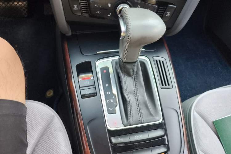 Used Audi A4L 2013 35 TFSI Automatic Standard Model Gear Lever