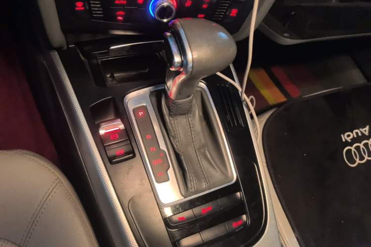 Used Audi A4L 2013 35 TFSI Automatic Standard Model Gear Lever