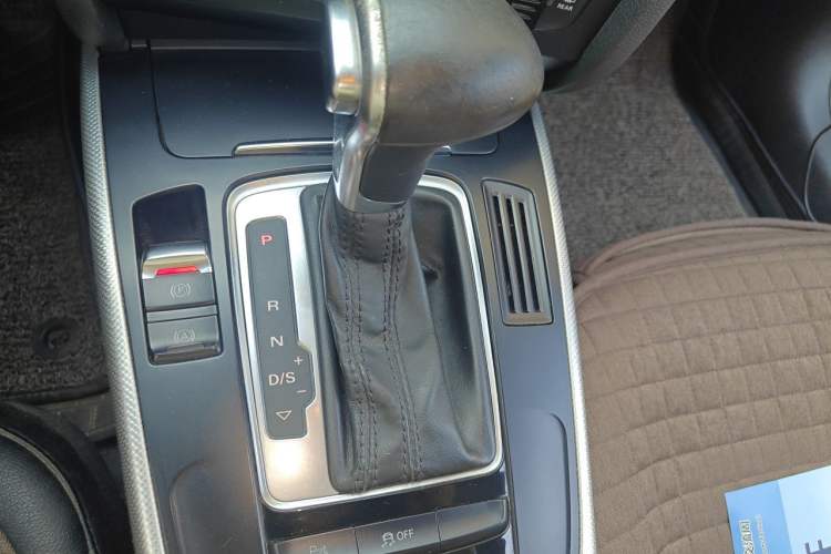 Used Audi A4L 2013 35 TFSI Automatic Standard Model Gear Lever