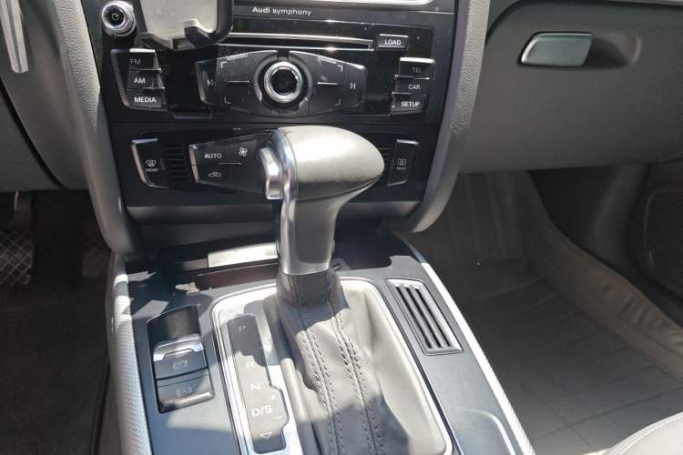 Used Audi A4L 2013 35 TFSI Automatic Standard Model Gear Lever