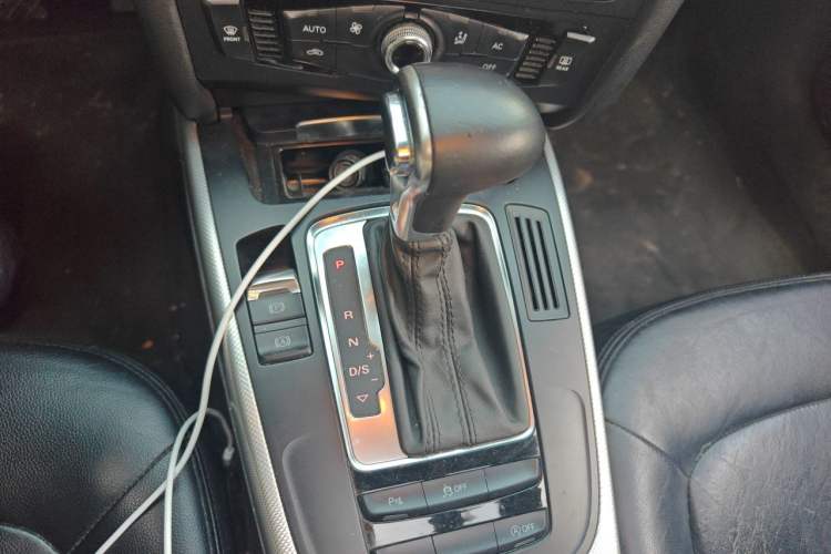Used Audi A4L 2013 35 TFSI Automatic Comfort Model Gear Lever