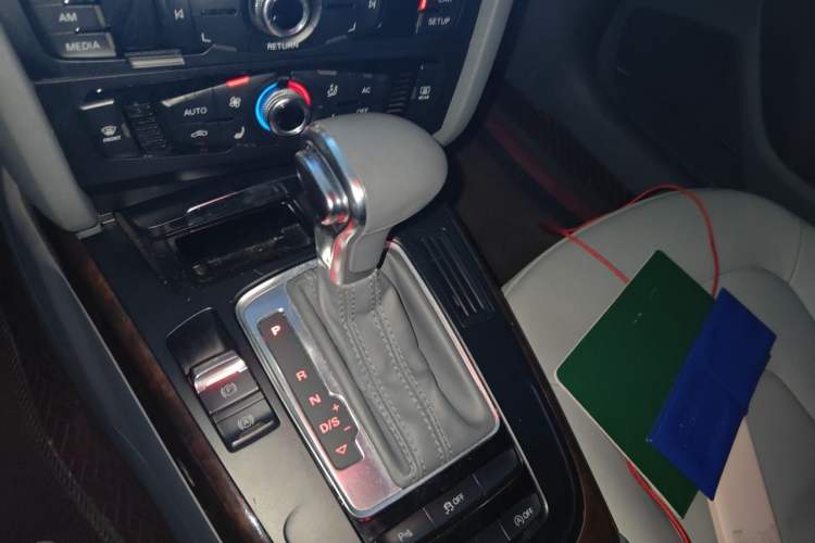 Used Audi A4L 2013 35 TFSI Automatic Comfort Model Gear Lever