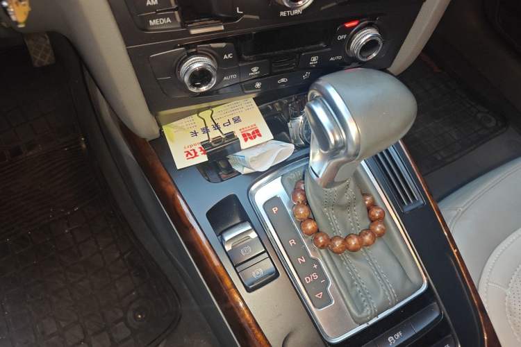 Used Audi A4L 2013 35 TFSI Automatic Standard Model Gear Lever