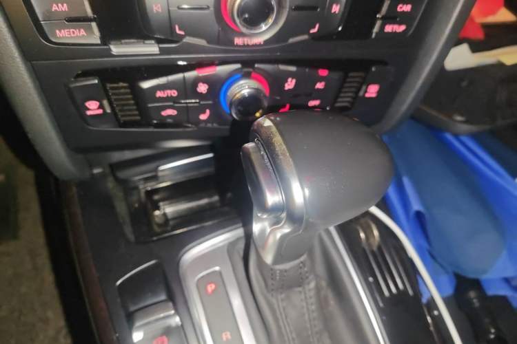 Used Audi A4L 2013 35 TFSI Automatic Standard Model Gear Lever