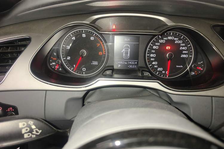 Used Audi A4L 2013 35 TFSI Automatic Comfort Model Instrument Cluster