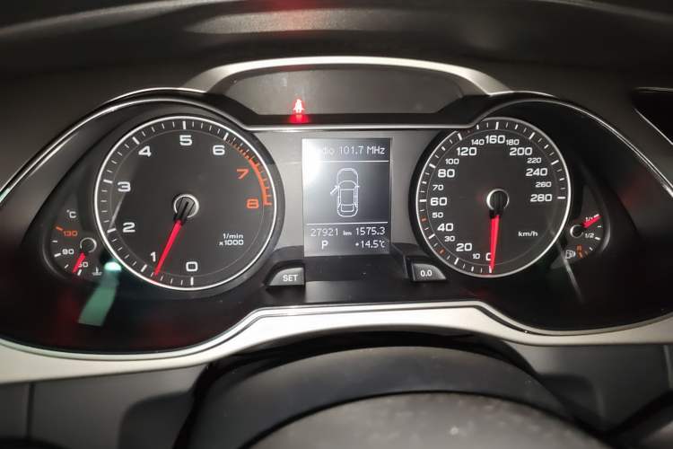 Used Audi A4L 2013 35 TFSI Automatic Comfort Model Instrument Cluster