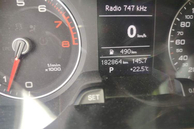 Used Audi A4L 2013 35 TFSI Automatic Standard Model Odometer Close Up