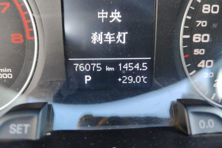 Used Audi A4L 2013 35 TFSI Automatic Standard Model Odometer Close Up