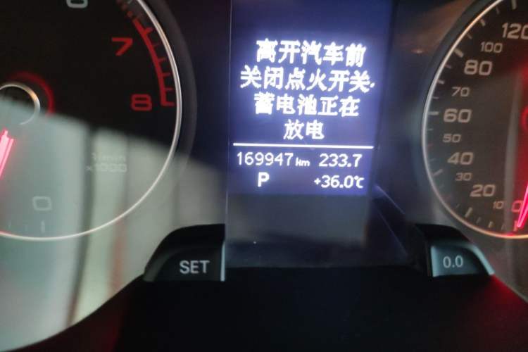 Used Audi A4L 2013 35 TFSI Automatic Comfort Model Odometer Close Up