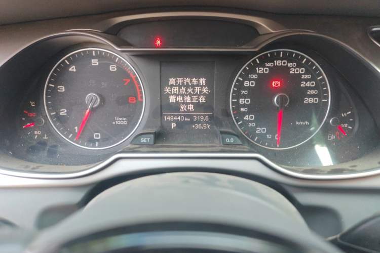 Used Audi A4L 2013 35 TFSI Automatic Comfort Model Odometer Close Up