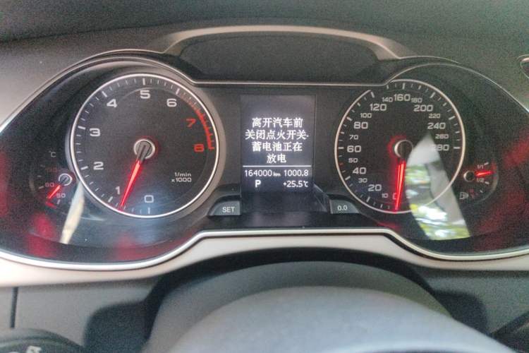 Used Audi A4L 2013 35 TFSI Automatic Standard Model Odometer Close Up