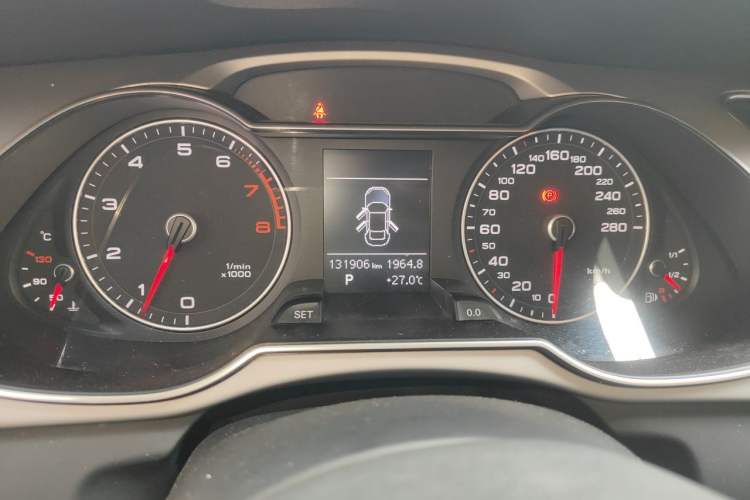 Used Audi A4L 2013 35 TFSI Automatic Standard Model Odometer Close Up