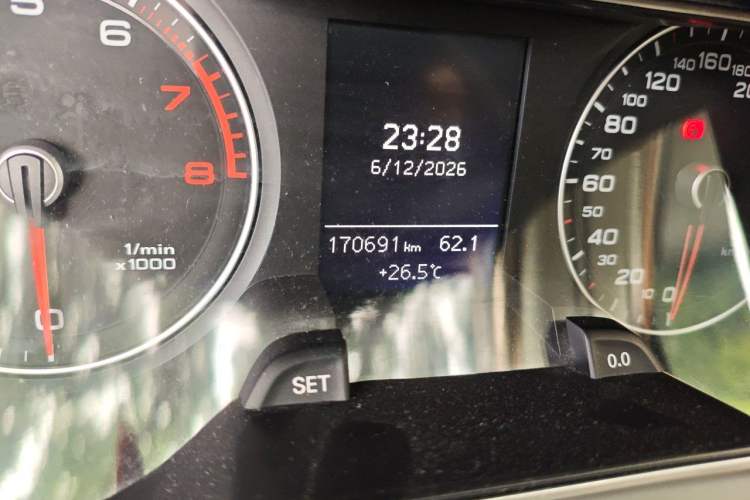 Used Audi A4L 2013 35 TFSI Automatic Standard Model Odometer Close Up