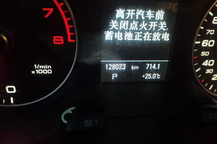 Used Audi A4L 2013 35 TFSI Automatic Technology Edition Odometer Close Up