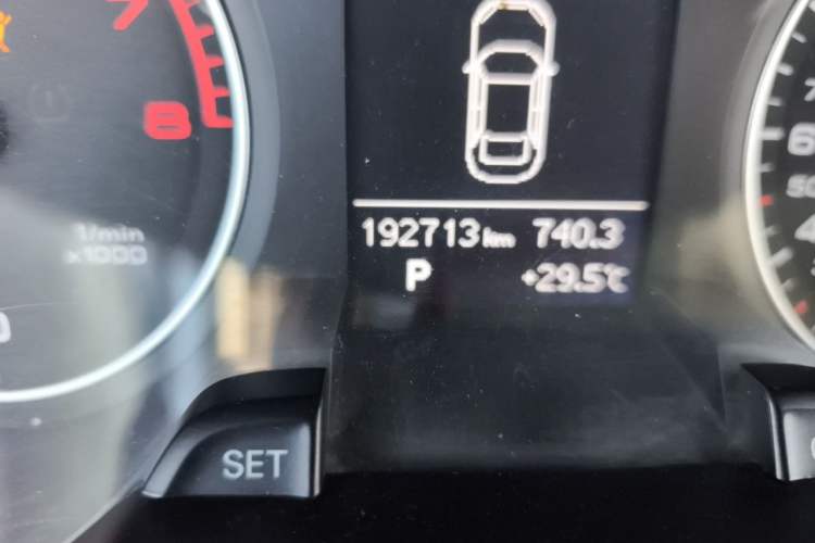 Used Audi A4L 2013 35 TFSI Automatic Standard Model Odometer Close Up