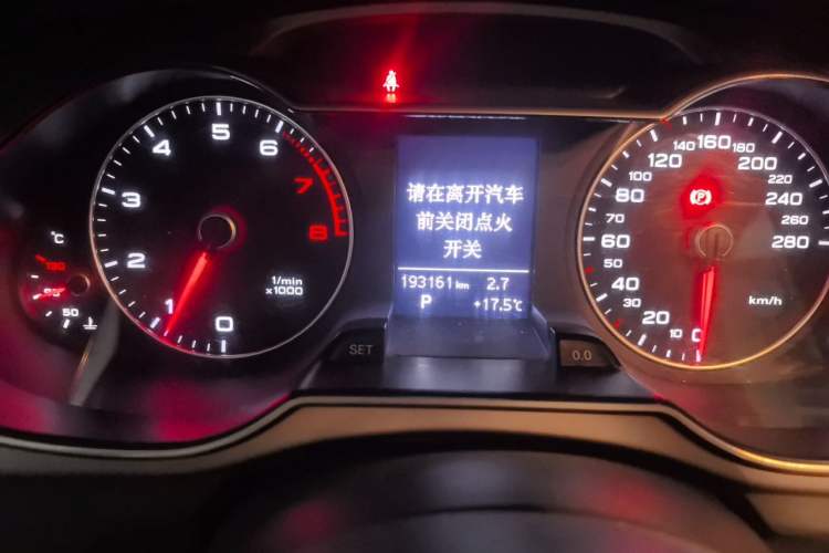 Used Audi A4L 2013 35 TFSI Automatic Standard Model Odometer Close Up