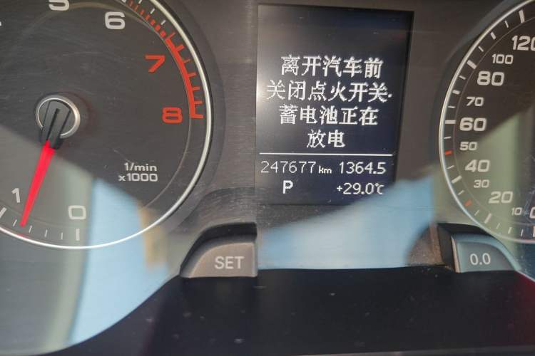 Used Audi A4L 2013 35 TFSI Automatic Standard Model Odometer Close Up