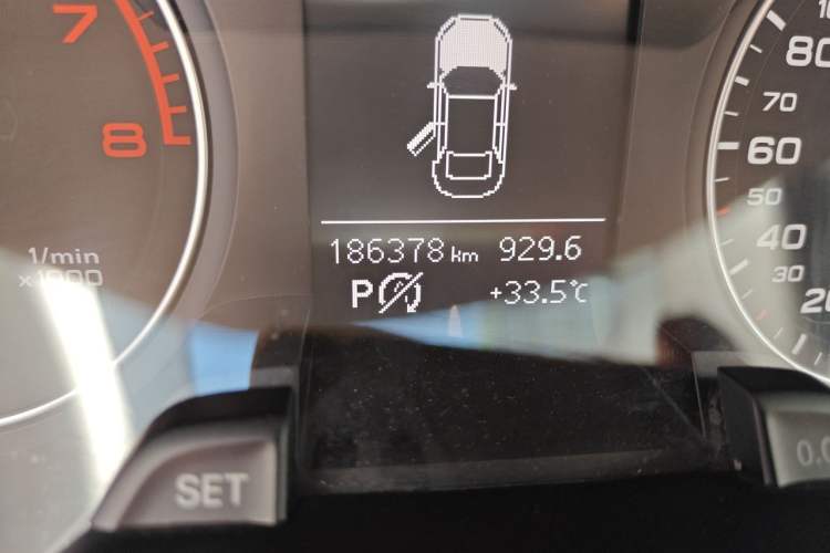 Used Audi A4L 2013 35 TFSI Automatic Standard Model Odometer Close Up