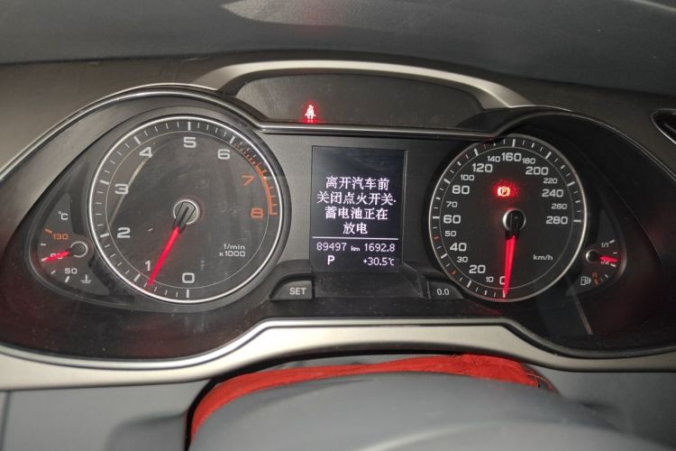 Used Audi A4L 2013 35 TFSI Automatic Comfort Model Odometer Close Up