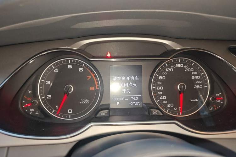 Used Audi A4L 2013 35 TFSI Automatic Standard Model Odometer Close Up