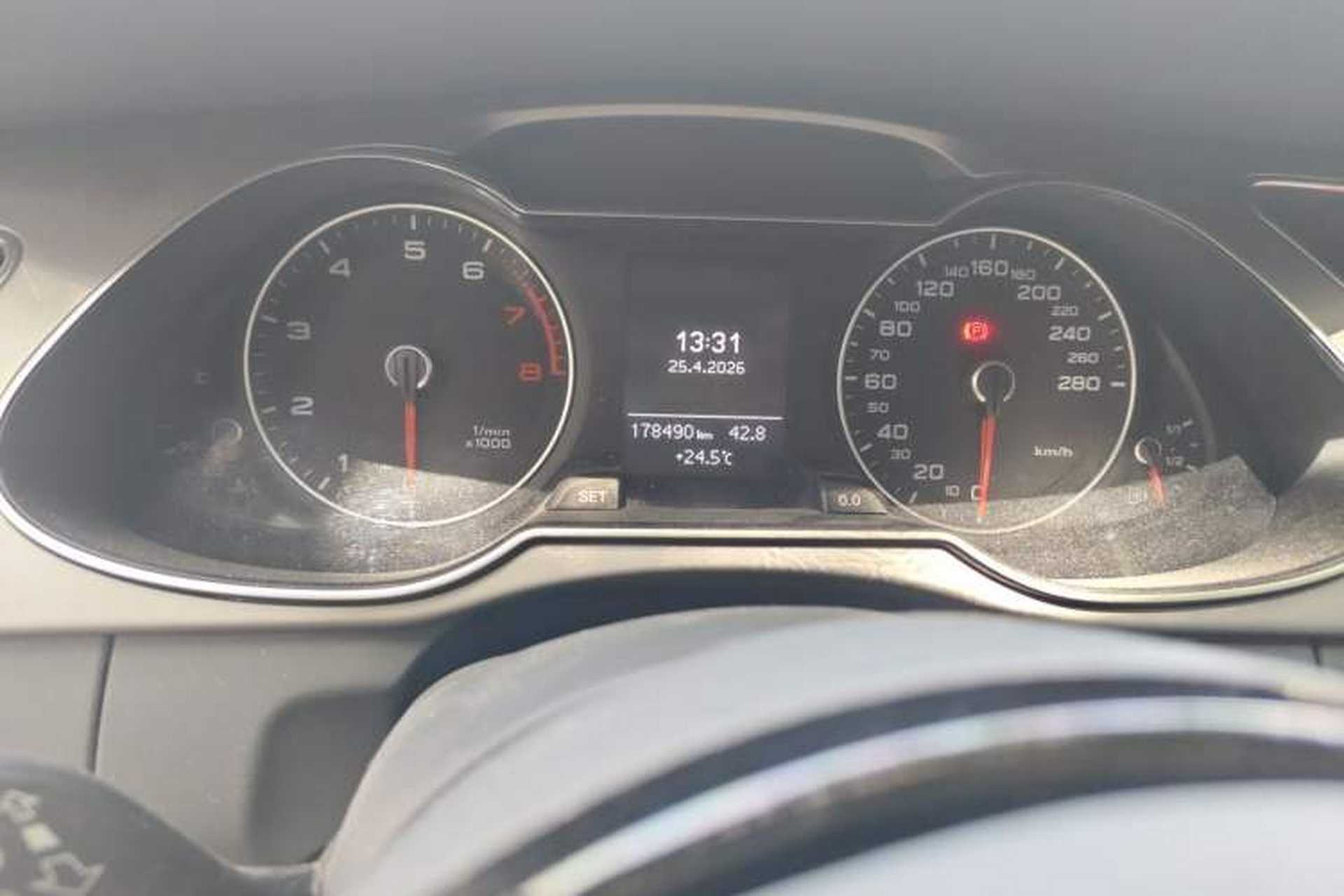 Used Audi A4L 2013 35 TFSI Automatic Standard Model Odometer Close Up