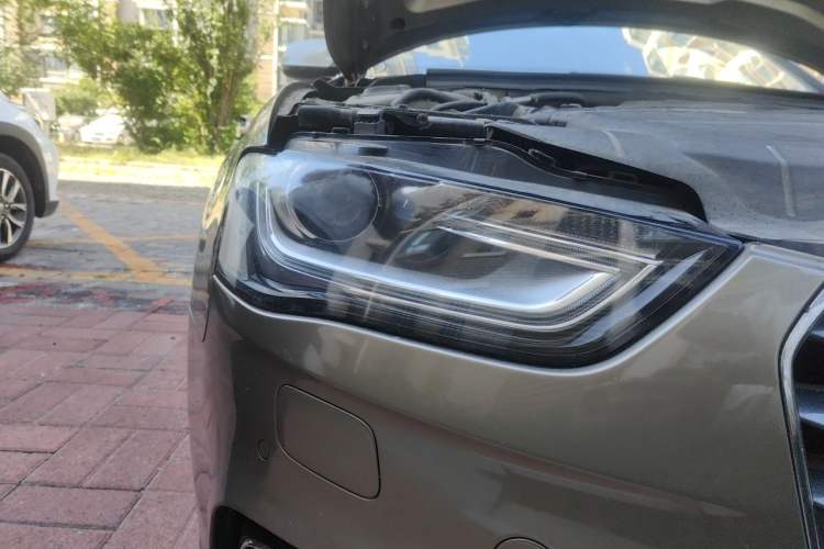 Used Audi A4L 2013 35 TFSI Automatic Standard Model Right Front Headlight