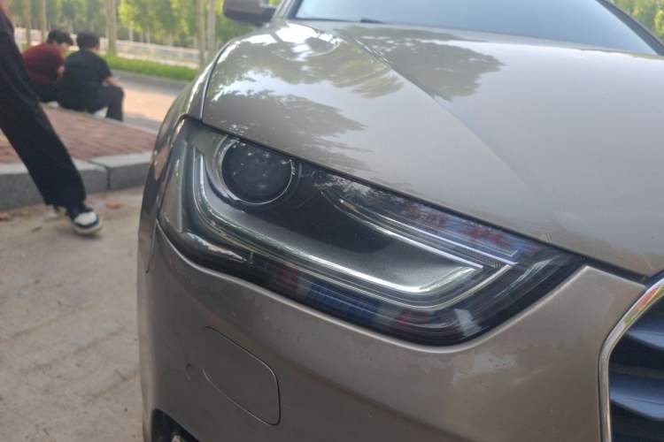 Used Audi A4L 2013 35 TFSI Automatic Comfort Model Right Front Headlight