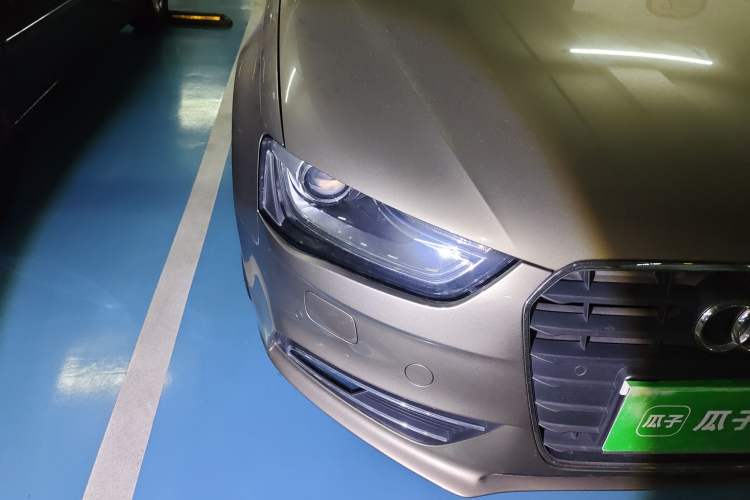 Used Audi A4L 2013 35 TFSI Automatic Comfort Model Right Front Headlight