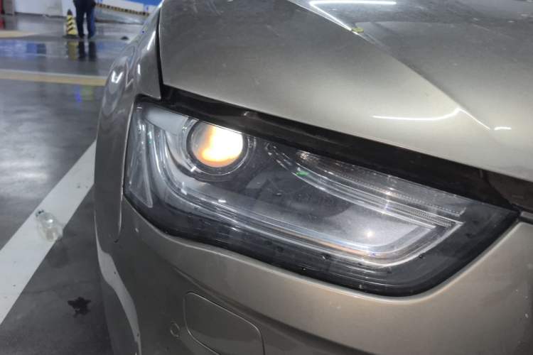 Used Audi A4L 2013 35 TFSI Automatic Standard Model Right Front Headlight
